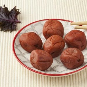 Mangiate le prugne Umeboshi per i loro sorprendenti benefici per la salute